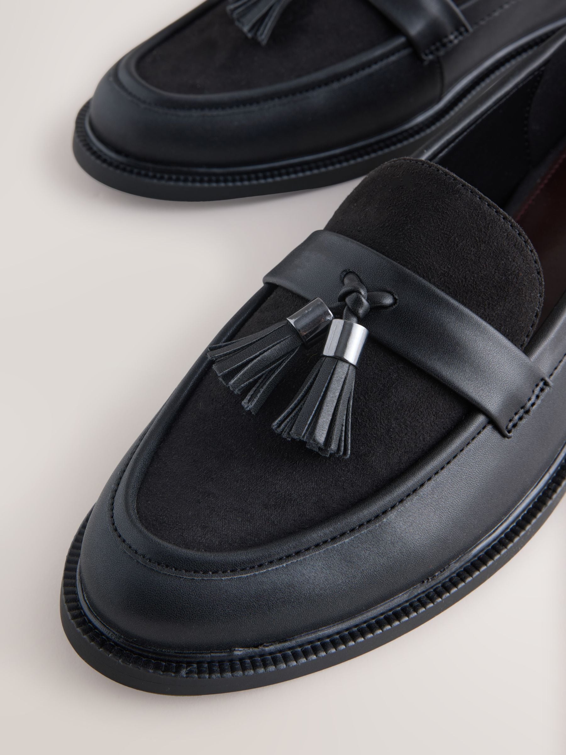 Zwart - Forever Comfort Tassel Round Toe Loafers