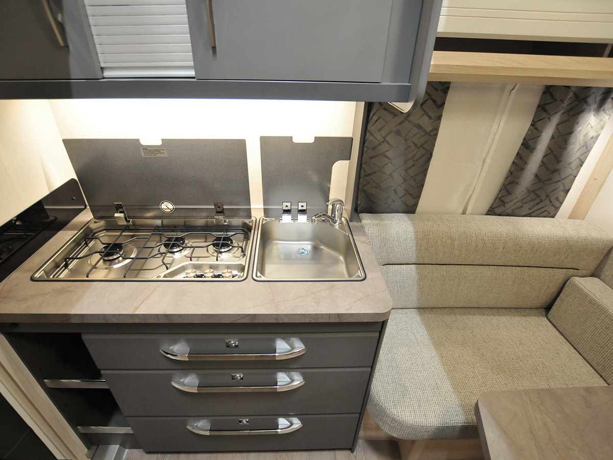 Hobby De Luxe 400 Sfe 2025 caravan