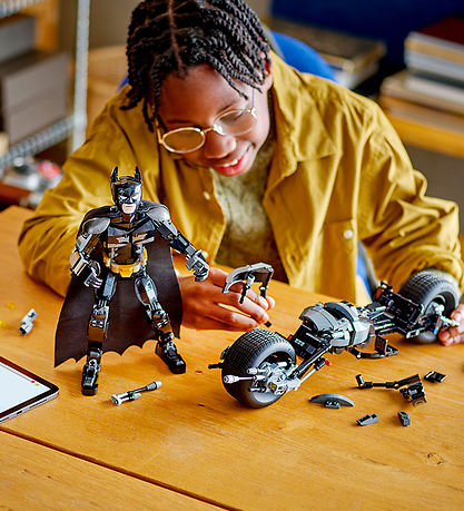 LEGO? Batman - Byg Sølv-figur af Batman 76273 - 713 Dele