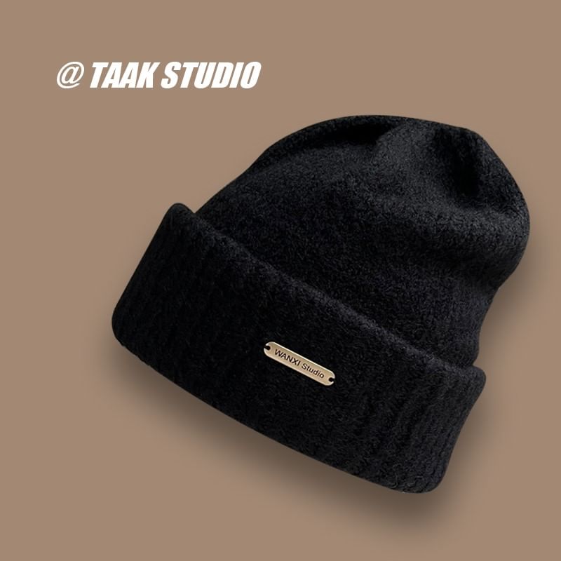 TAAK - Effen gebreide muts met appliqué