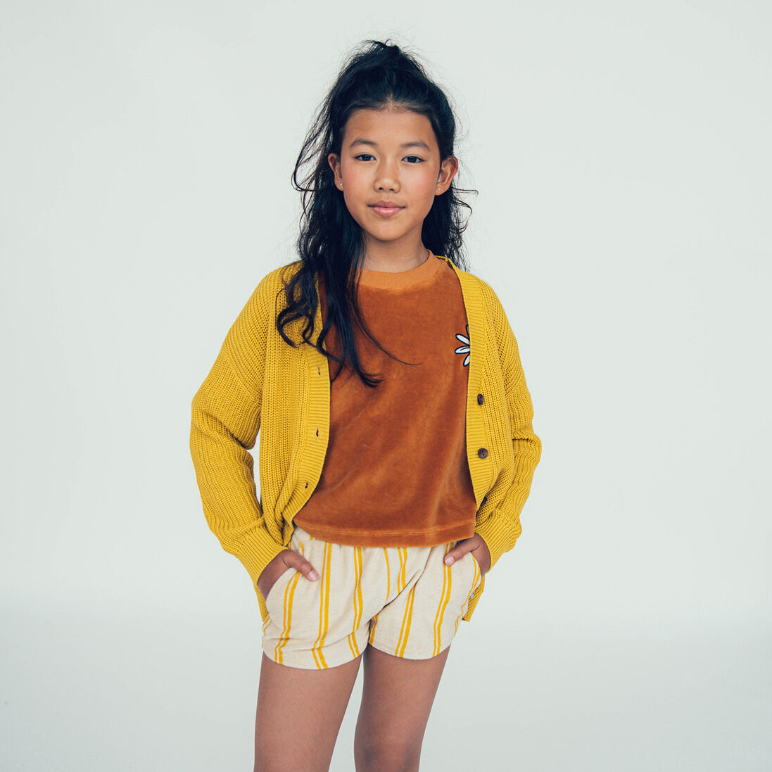 CARLIJNQ cognac carlijnq t-shirt flower - cropped crewneck t-shirt wt embroidery