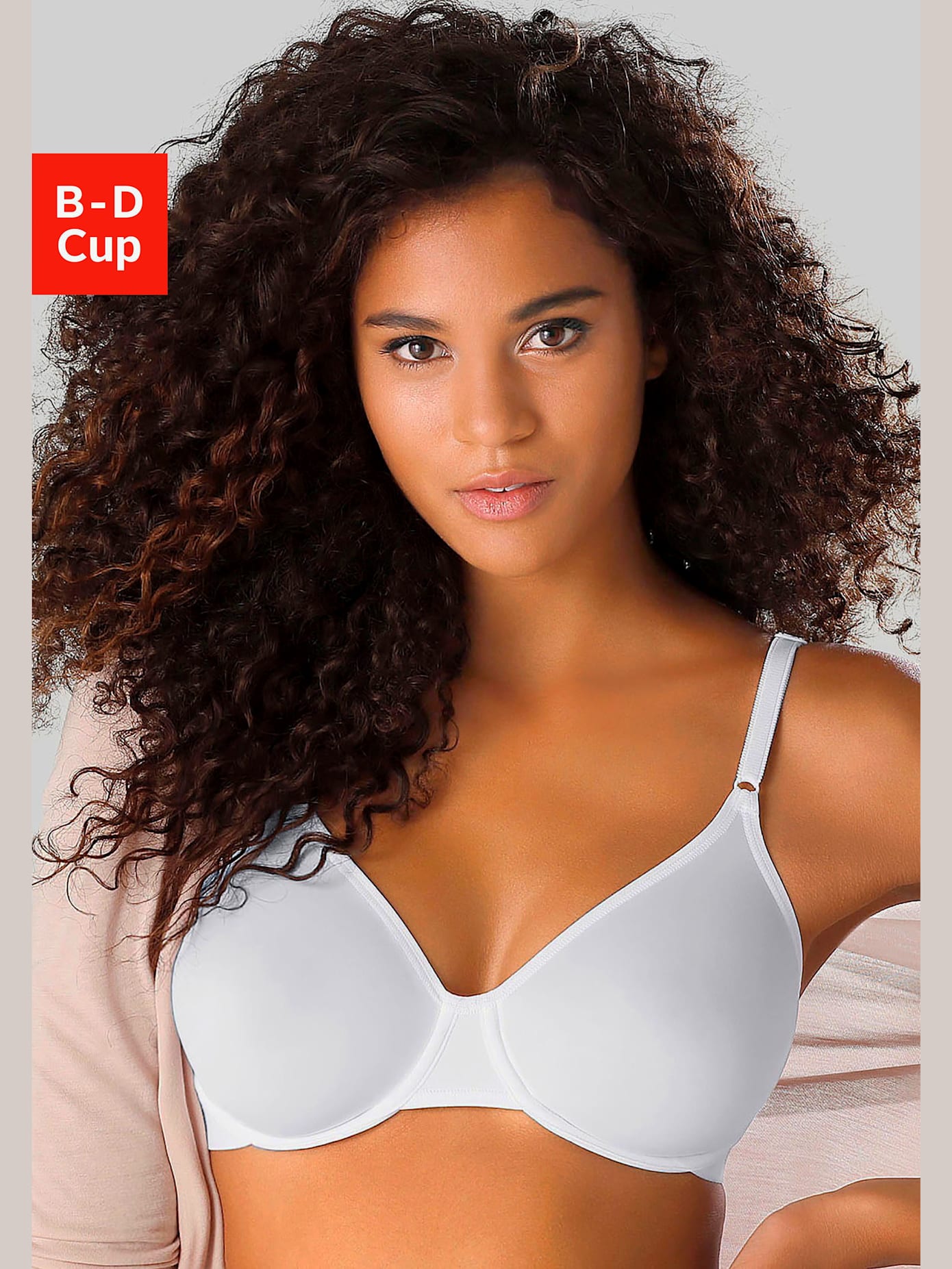 Soutien-gorge spécial t-shirt avec armatures. bonnets préformés non doublés sans coutures