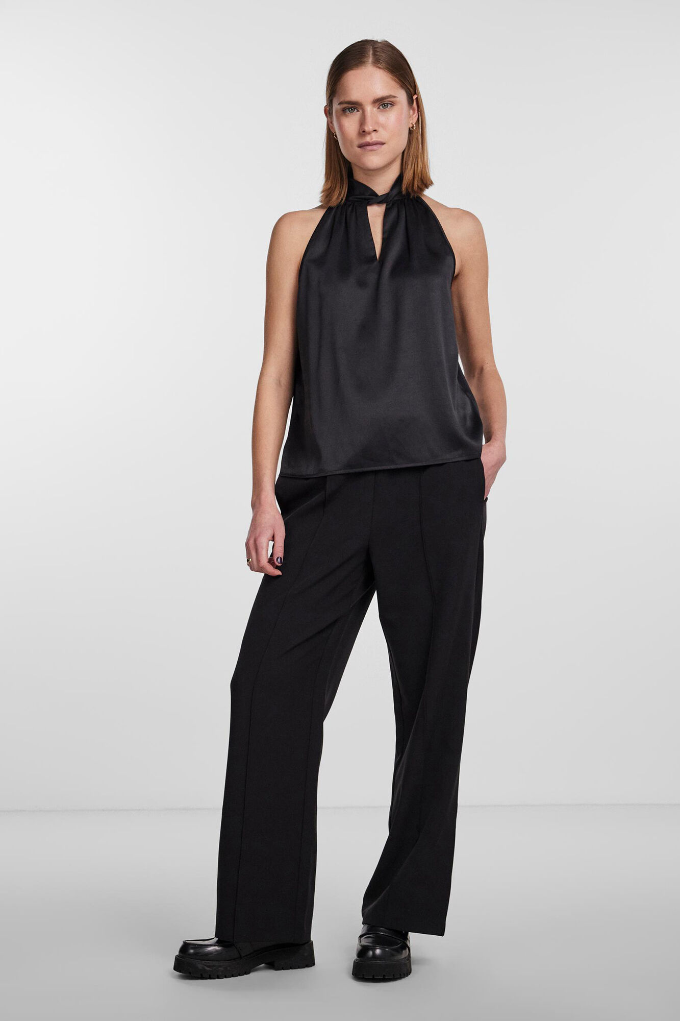 Blusa com decote halter