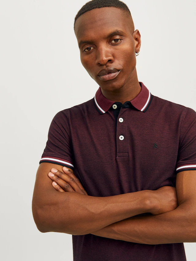 Jack & Jones Poloshirt »JJEPAULOS  Poloshirt mit klassischem Kragen und figurbetonter Form«, Logostickerei, modisch, schmal, Baumwolle, Polokragen