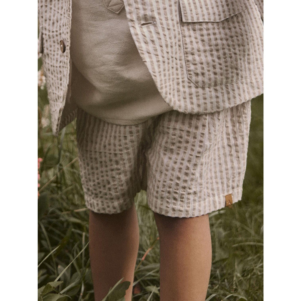 Køb Lil'Atelier Coconut Milk Feather Gray Nmmfausto Shorts Lil