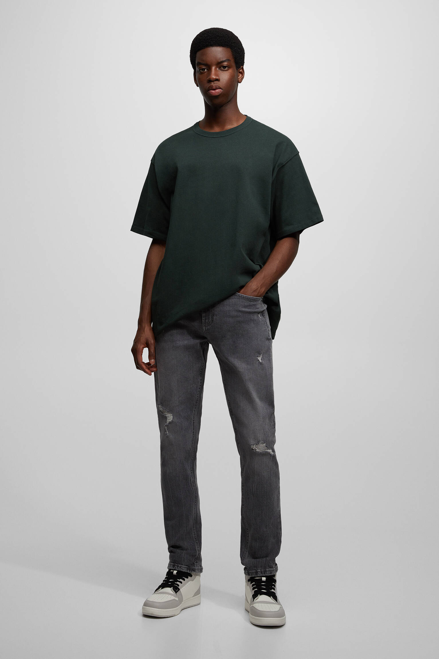 CALÇA JEANS SLIM RASGADA - CINZA ESCURO