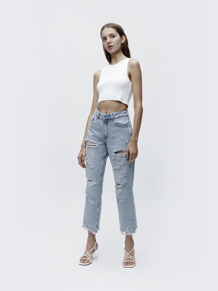 Calça jeans reta com rasgos - Celeste Vigoré