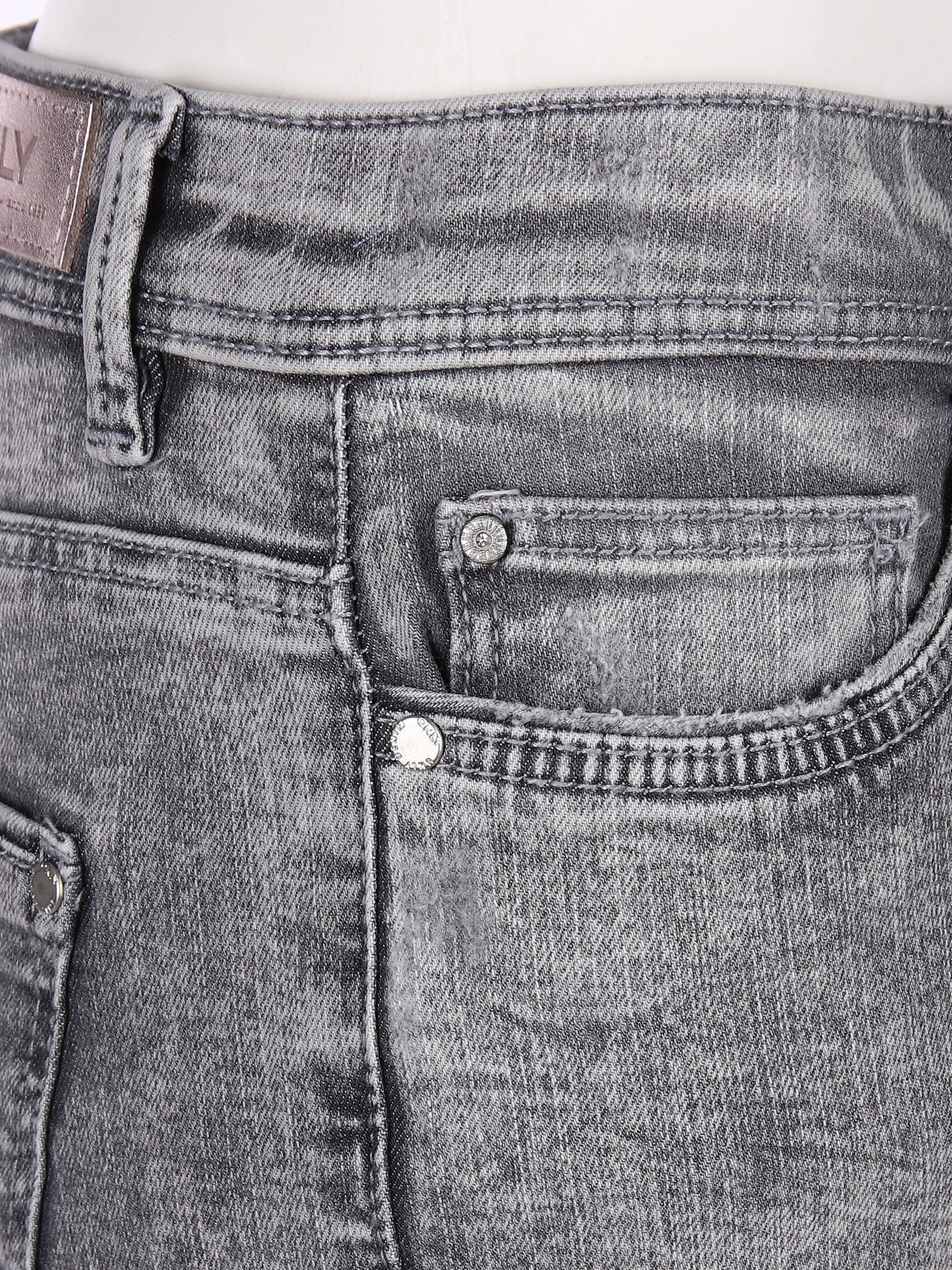 Only 15223167 ONLWAUW LIFE MID SK Jeans