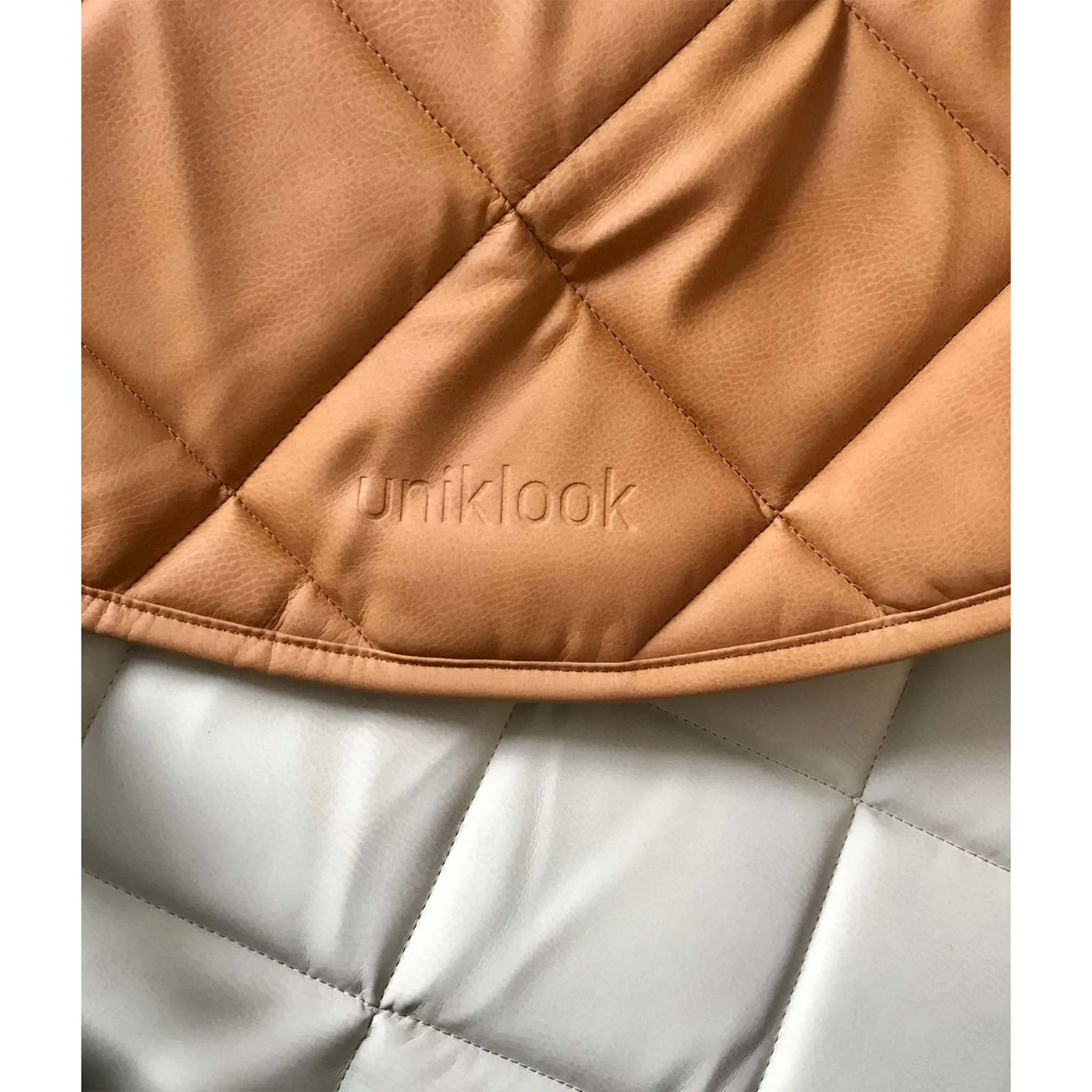 Uniklook Tapis de Jeu Matelassé en Cuir Végétalien - Tan