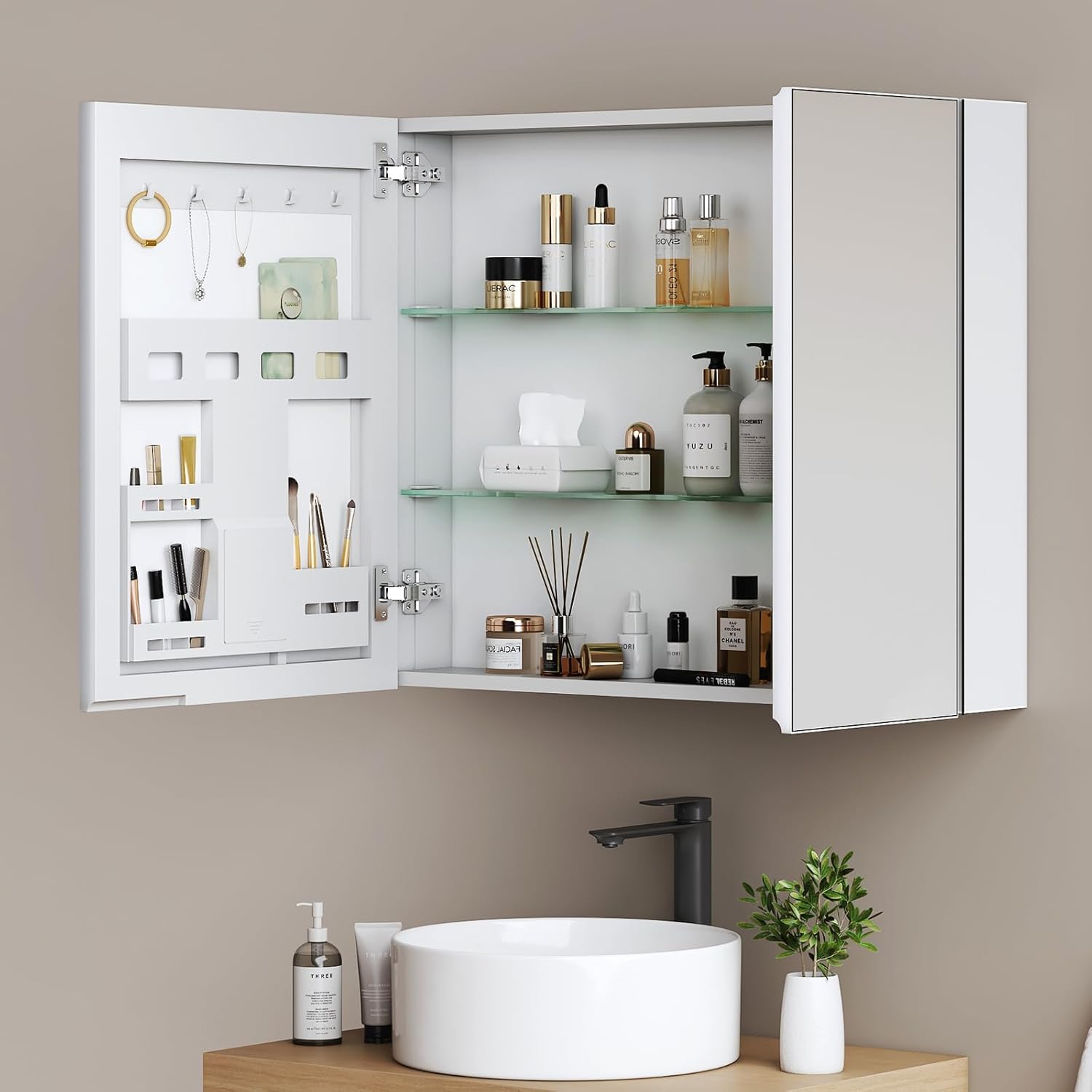 EMKE Spiegelschrank Bad 80×65×14,5 cm aus Aluminium, Weiß Matt, Doppeltür mit Aufbewahrung, 2 verstellbare Glasböden, Soft-Close, vormontiert & rostfrei, Badezimmer Spiegelschrank zur Wandmontage