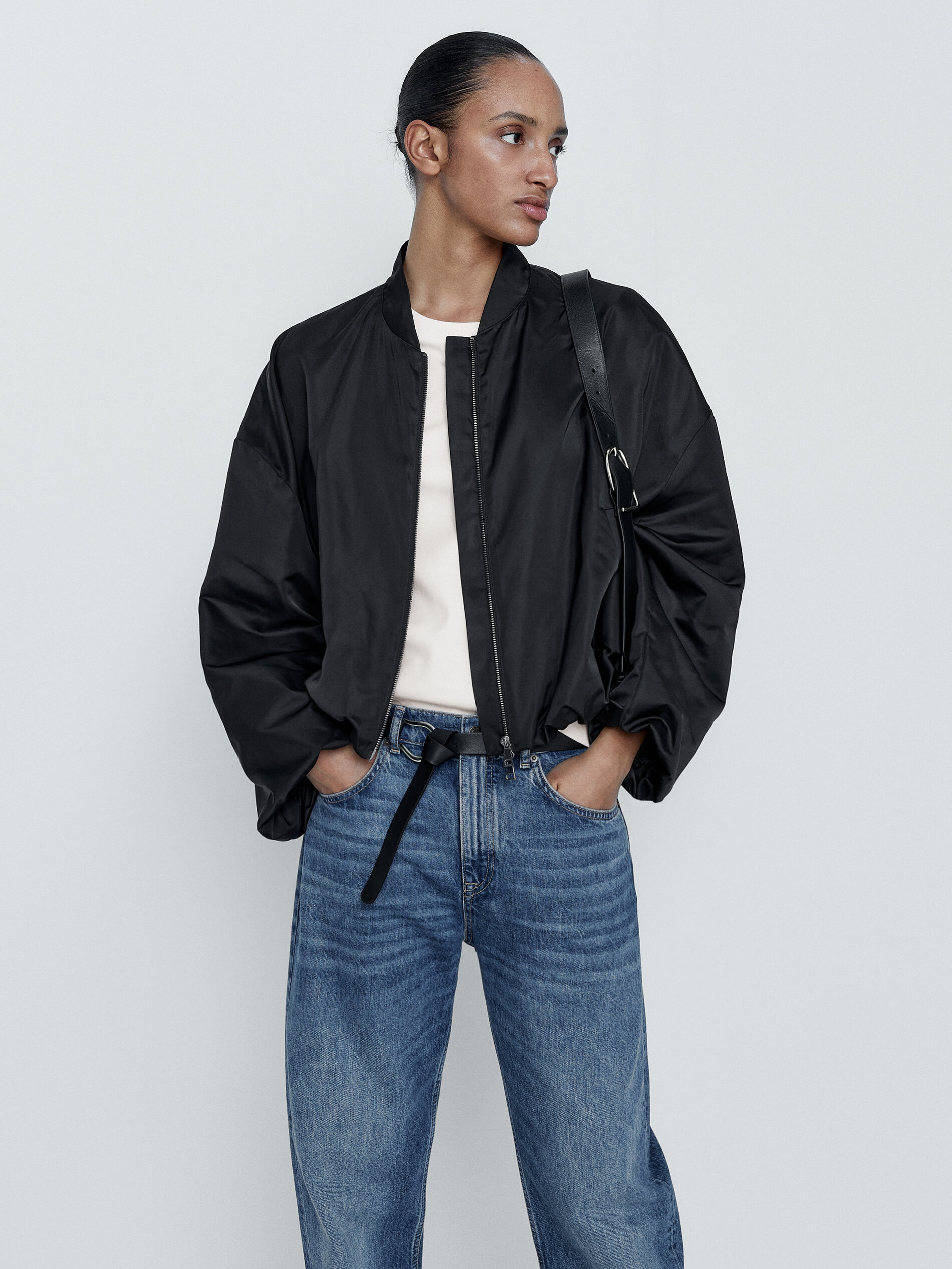Jaqueta Bomber com Mangas Volumosas - PRETA