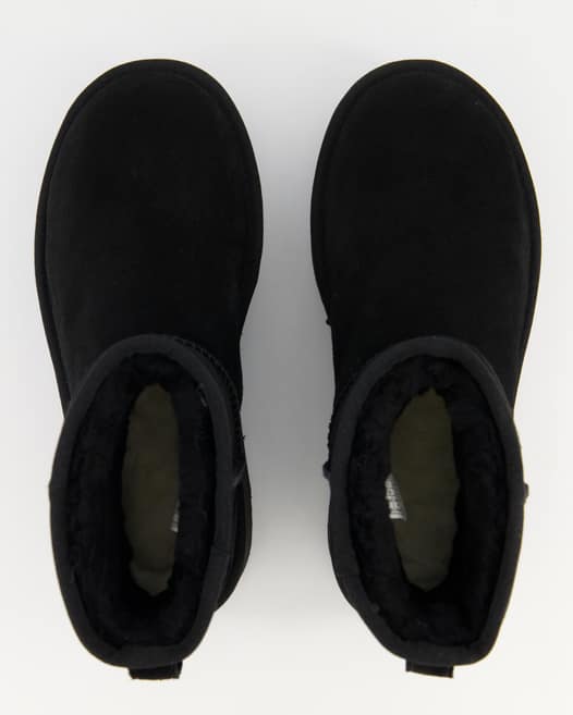 UGG Classic Mini Platform Winterschuhe in Schwarz
