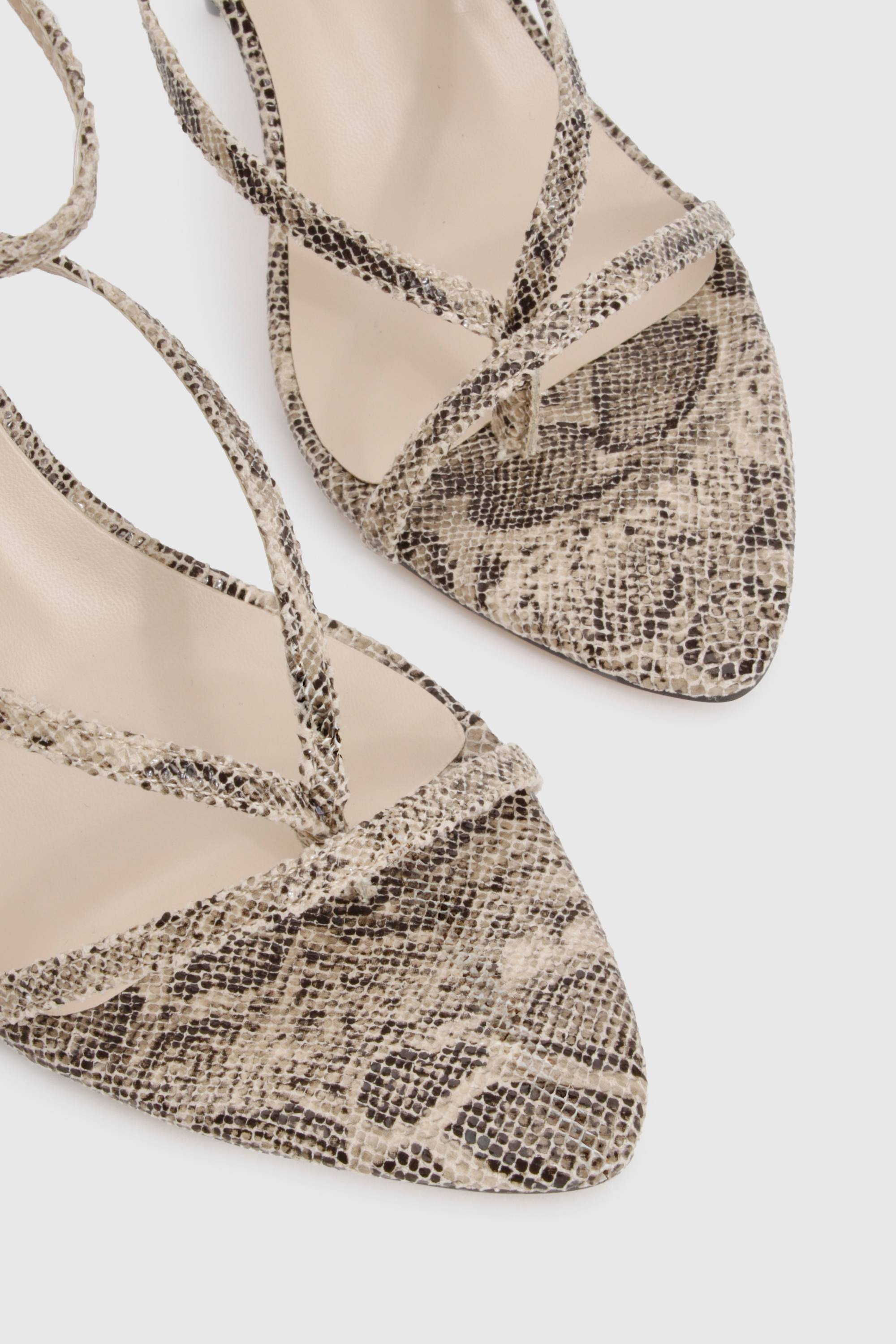 boohoo Escarpins à bout pointu Wide Fit en synthétique à motif animalier