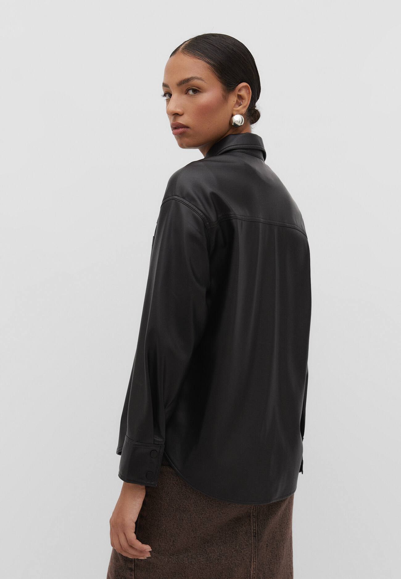 Camisa básica de couro sintético
