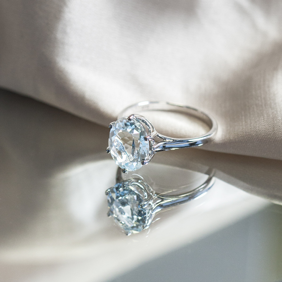 Bague or 375 blanc aigue-marine ovale