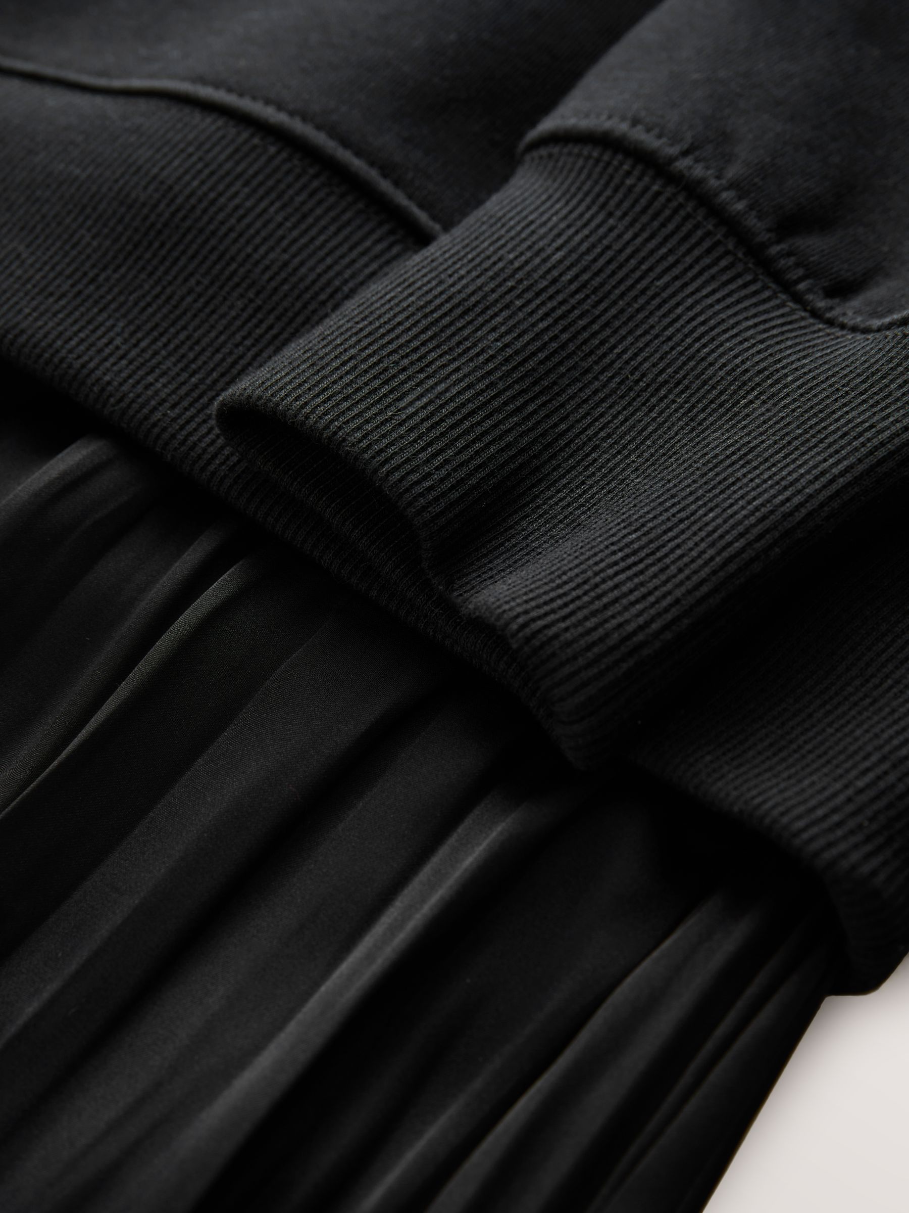 Zwart - 2-In-1 Sweatshirt With Satin Midi Skirt