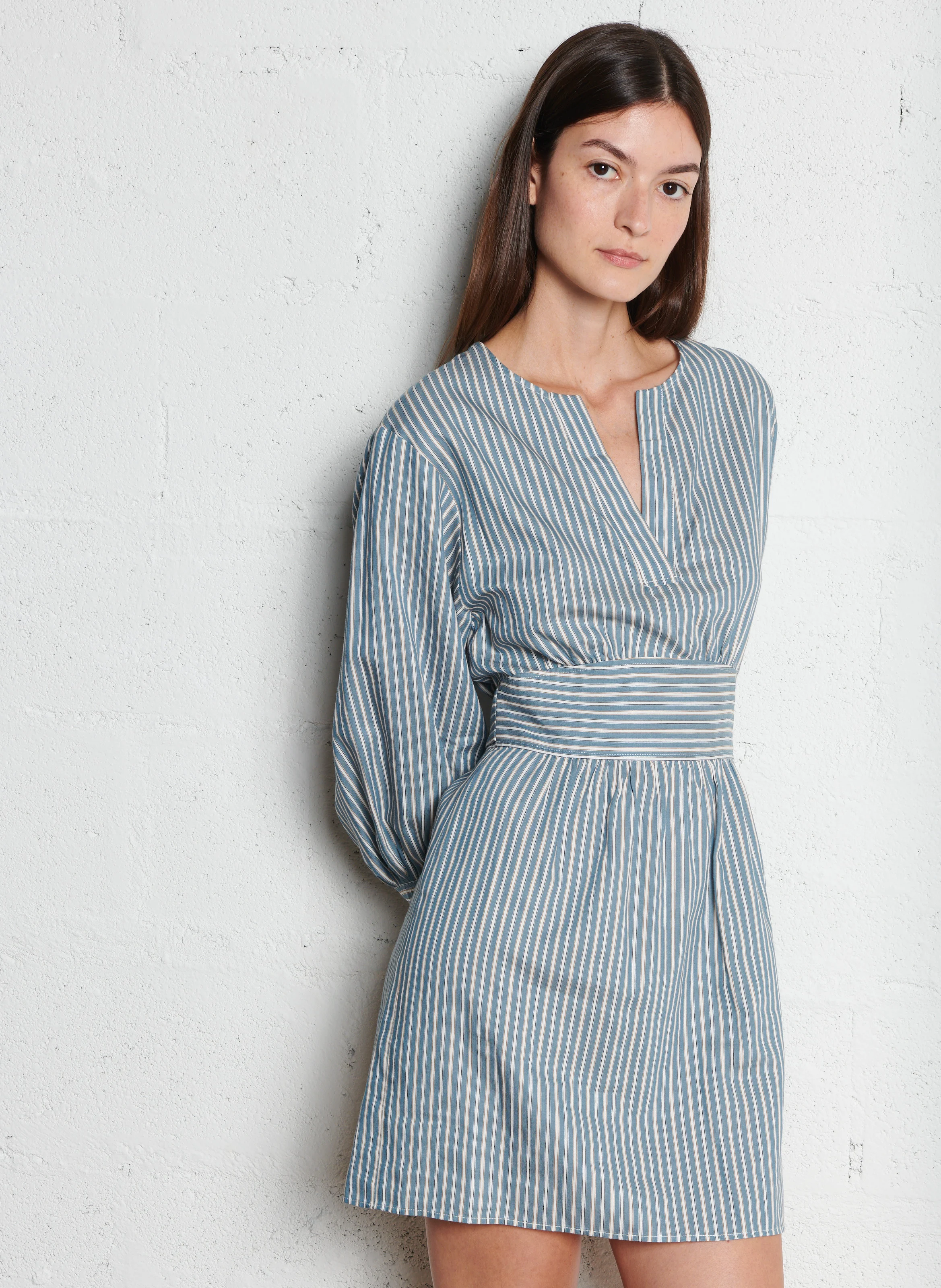 HARIS - Robe courte col V à rayures | Bleu