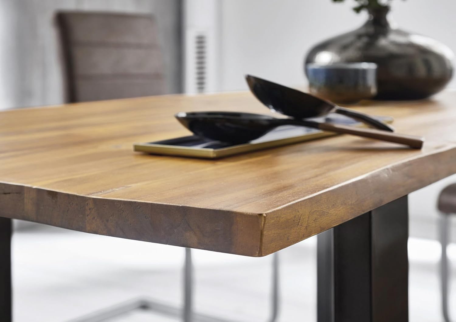 SAM Esstisch Harley | 120 x 80 cm | Akazienholz massiv | Farbe: Natur lackiert | echte Baumkante | U-Gestell Metall Schwarz | pflegeleichter Baumkantentisch/Esszimmertisch/Küchentisch