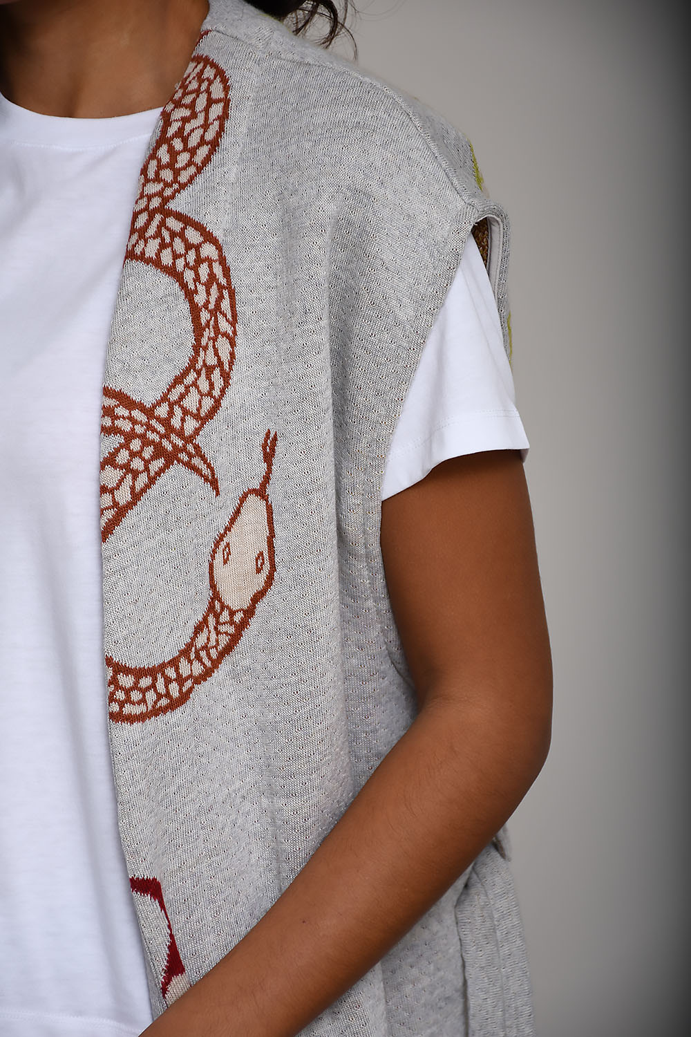 Snake sleeveless kimono