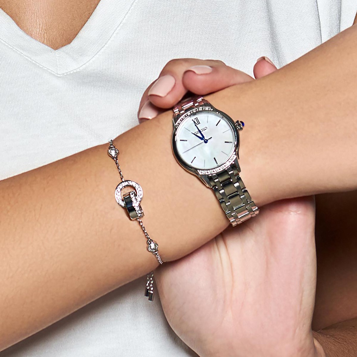 Montre femme Seiko classique acier diamants