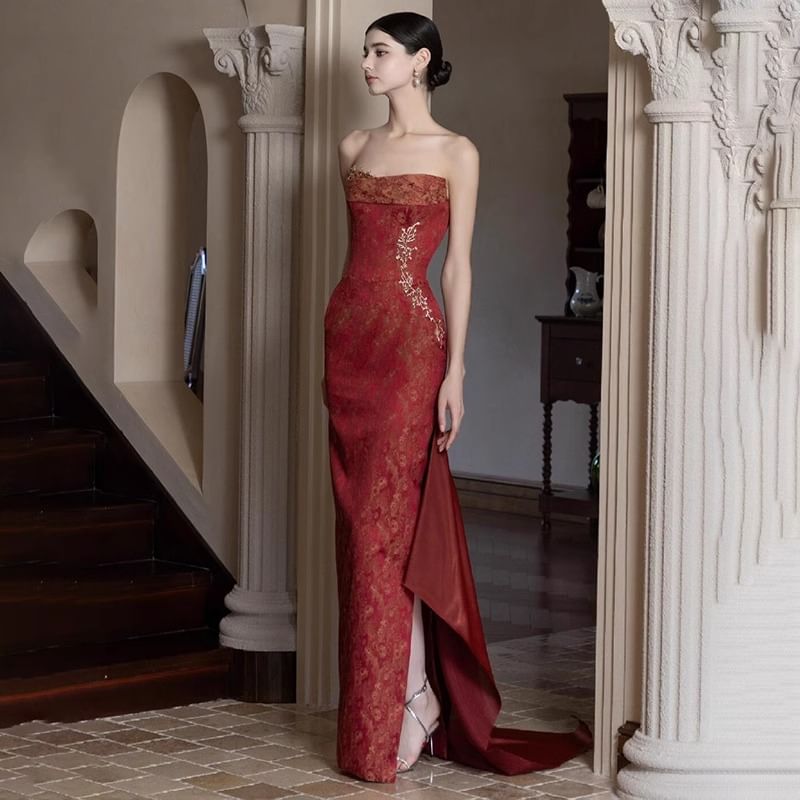 Fioridi - Strapless avondjurk met patroon en zijsplit