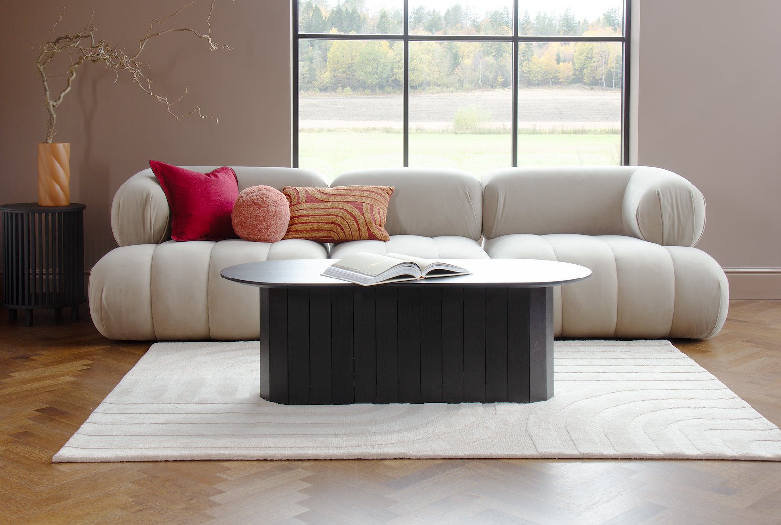 Leon modulsofa 1-seter arm venstre i tekstil Poly Velvet Taupe med ben i sort tre.