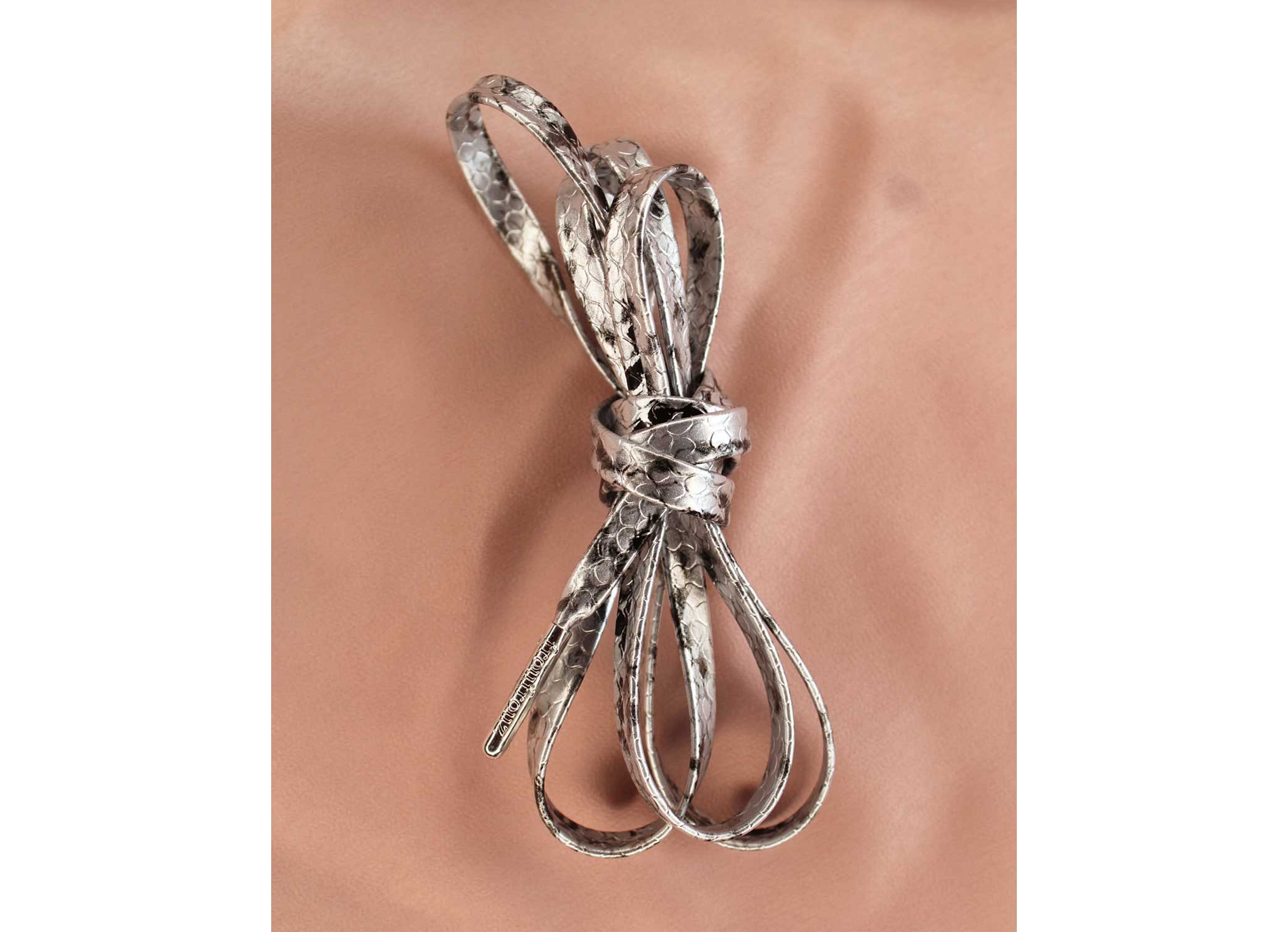 Lacets motifs lezard argent