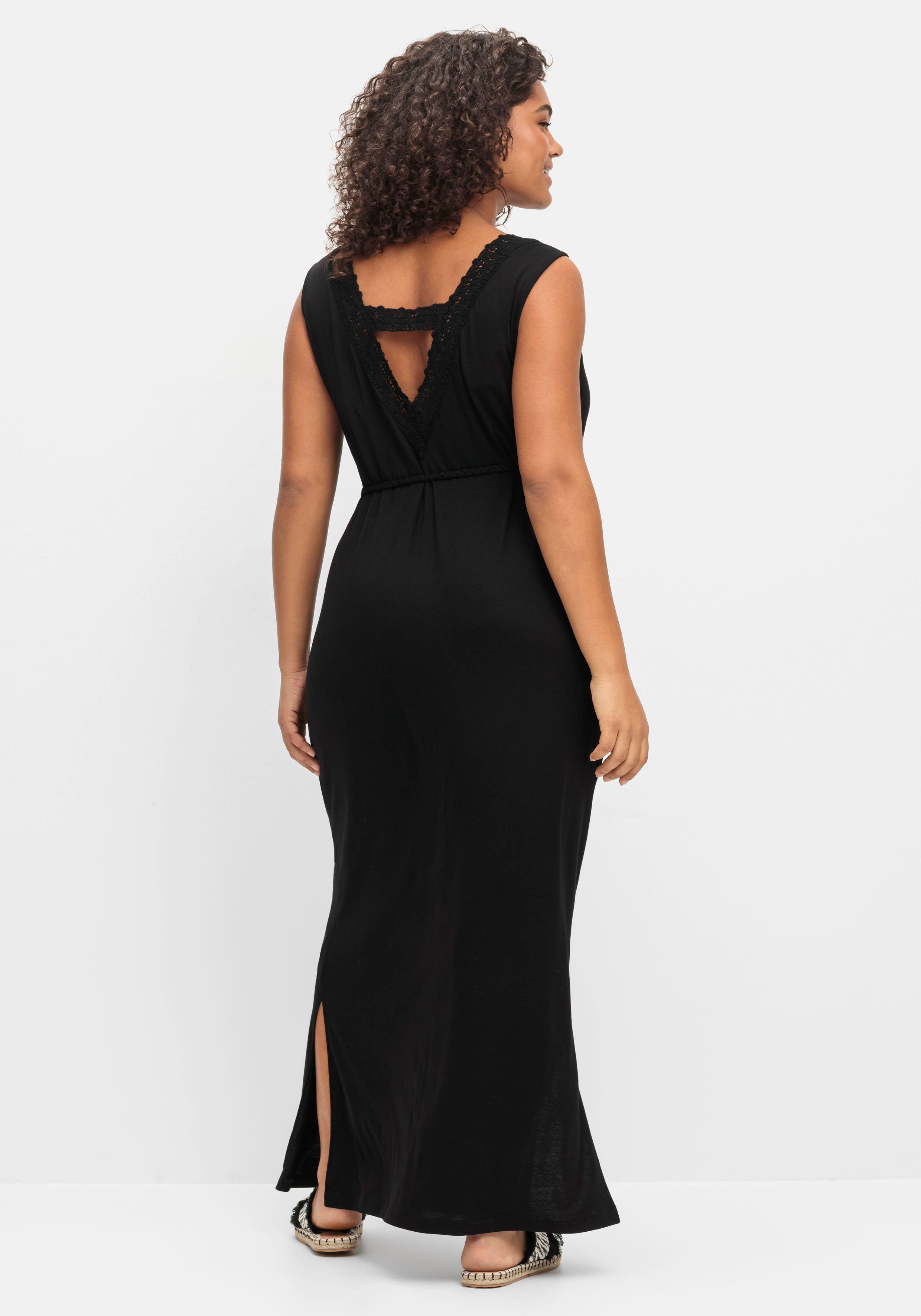 Maxikleid mit Bindegürtel und Rückenausschnitt