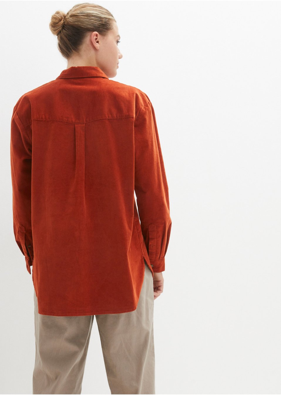 Chemise en velours côtelé avec fente latérale