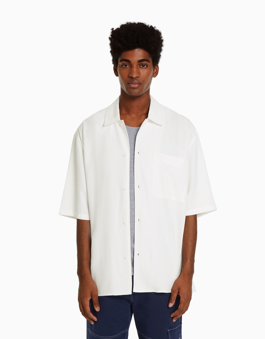 Camisa de manga curta com modelagem relaxada