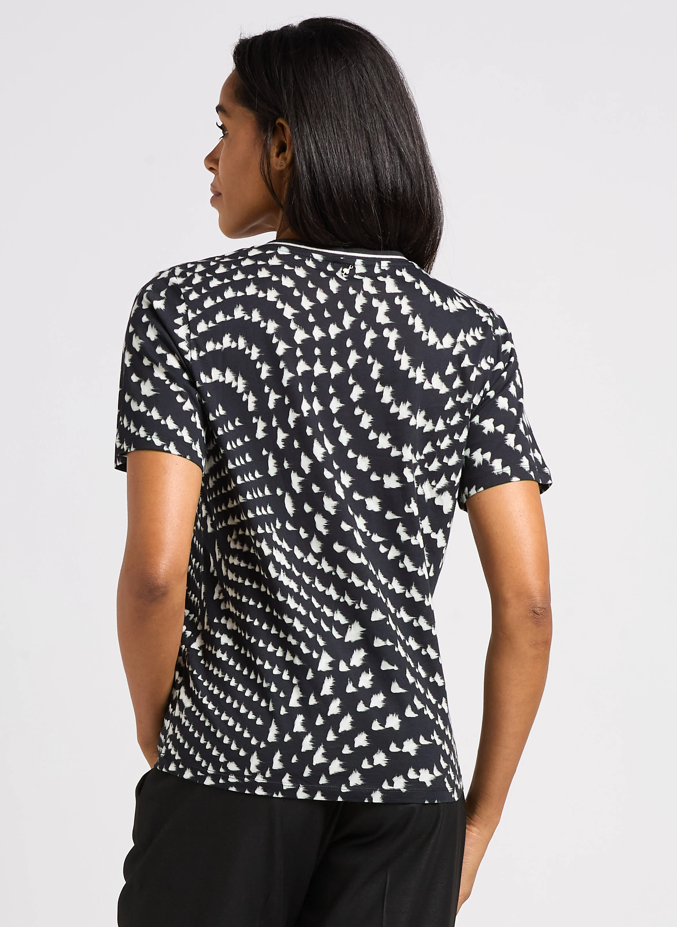 MADIAN - Tee-shirt col V en coton | Noir