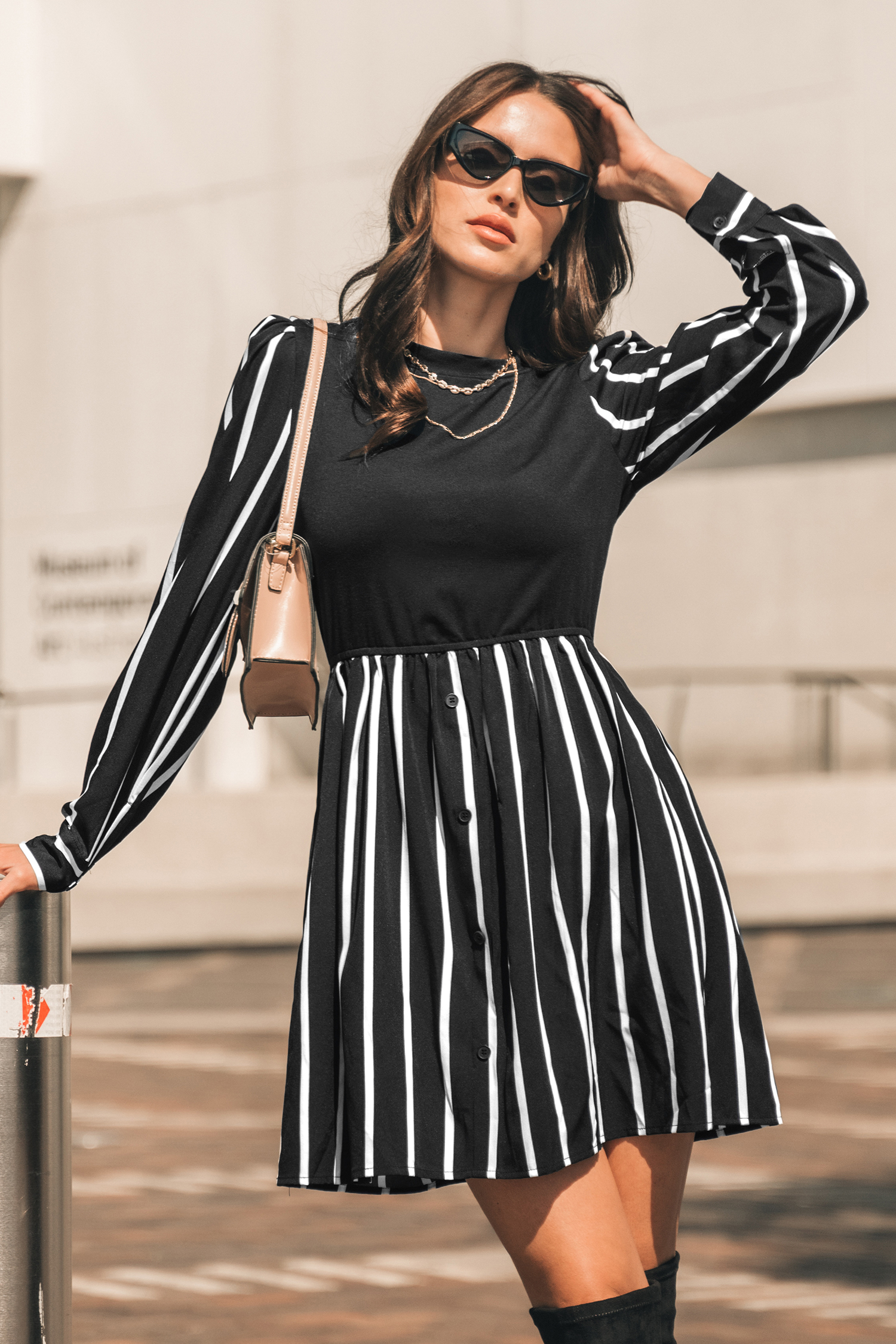 Robe mini à rayures et col rond