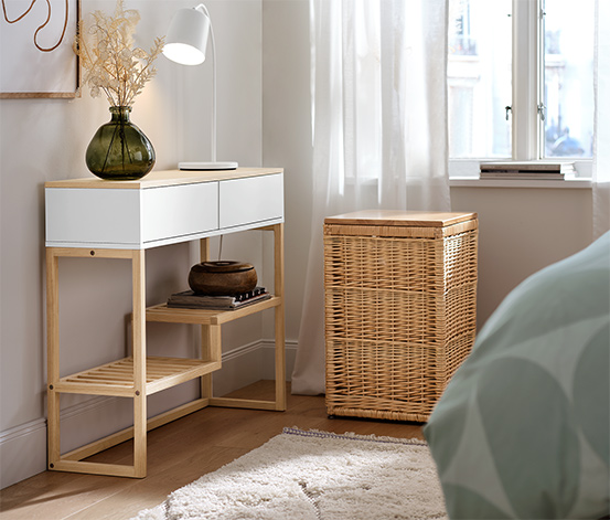 Hohe Truhe aus Geflecht