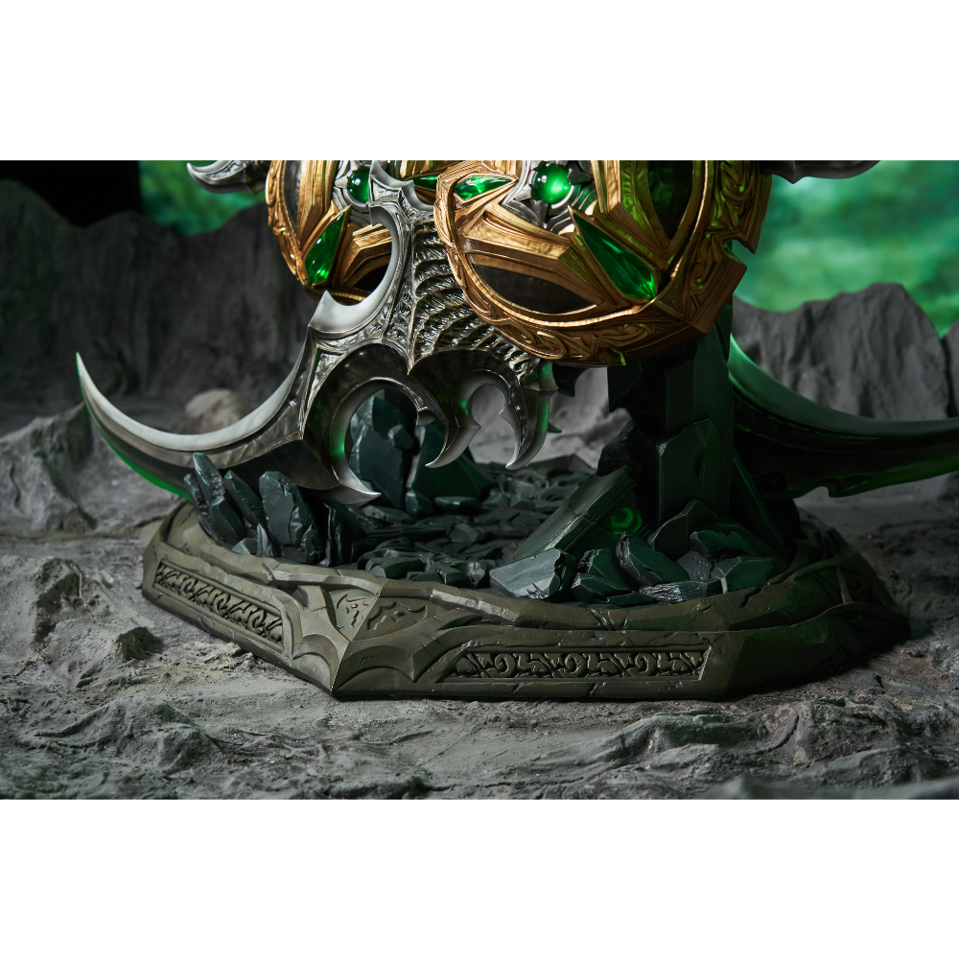 World of Warcraft- Warglaive of Azzinoth 2 units Replicas Scale 1/1 Bundle With Mount
