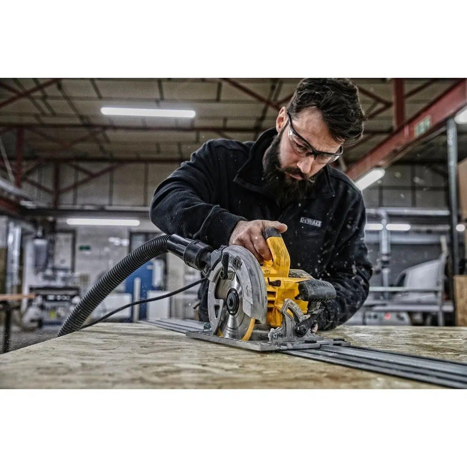 DeWALT DWE576K Cirkelzaag 1600W in koffer   DWS5022 Geleiderail 1500mm