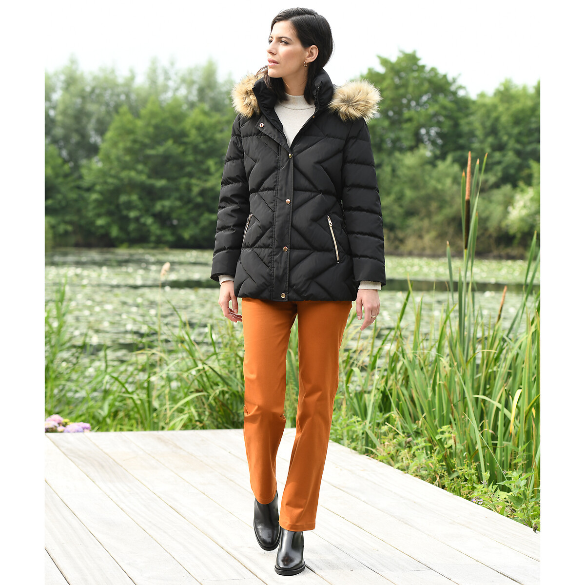 ANNE WEYBURN<br>Casaco de penas com capuz, perfeito para o inverno