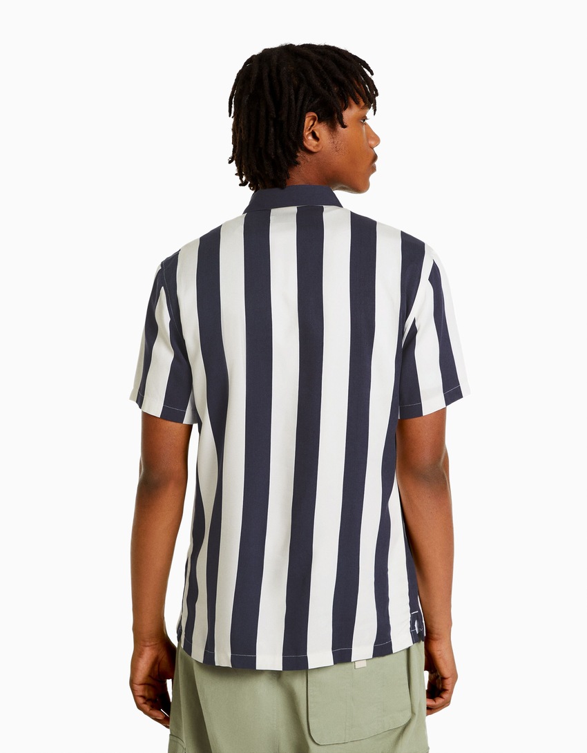 Camisa de sarja listrada de manga curta