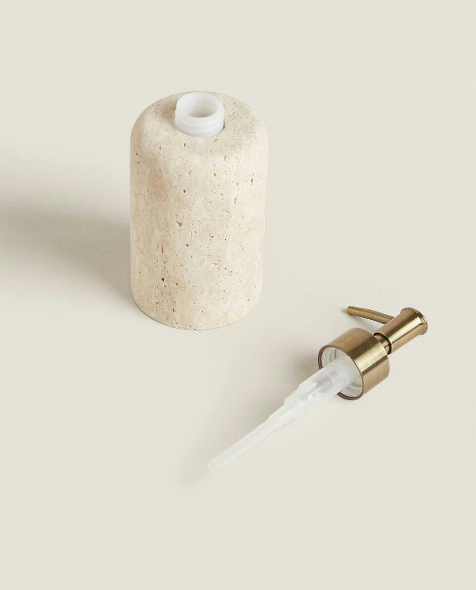 Conjunto de banheiro em mármore bege