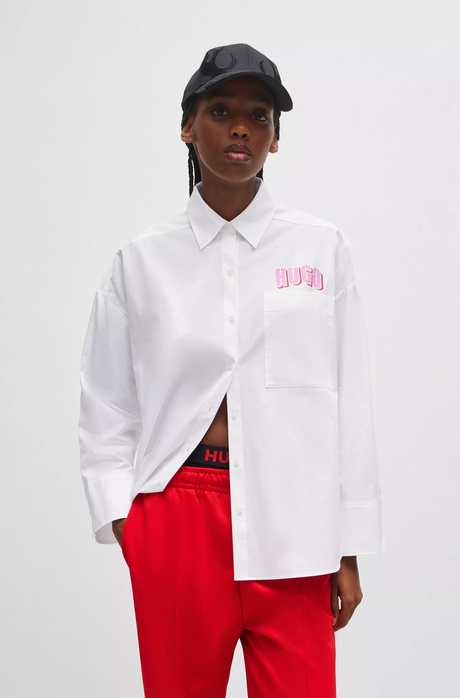Blusa HUGO vermelha de modelagem ampla em lona de algodão com logo da estação.