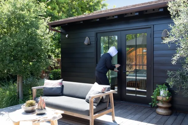 Arlo Essential - 2nd Generation - netværksovervågningskamera - indendørs, udendørs - vejrbestandig - farve (Dag/nat) - 2 MP - 1920 x 1080 - audio - trådløs - WiFi (pakke med 3)
