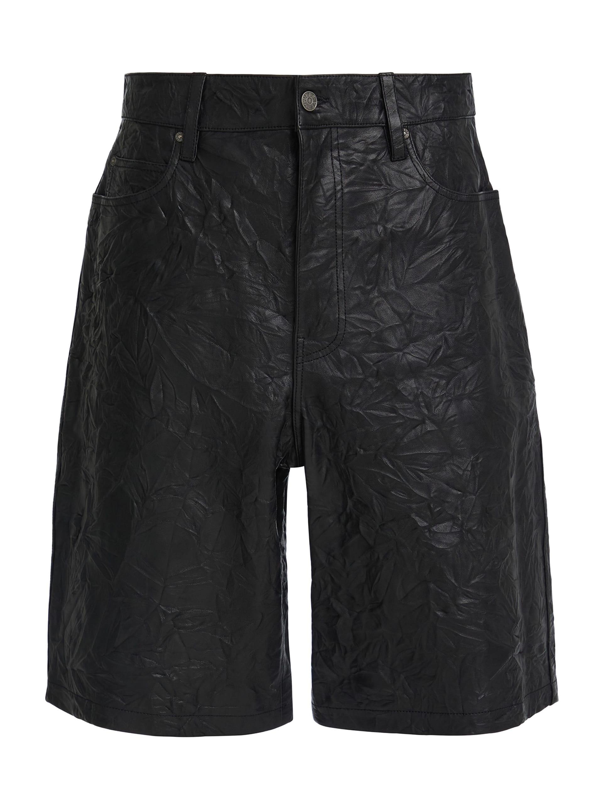 shorts de couro enrugado