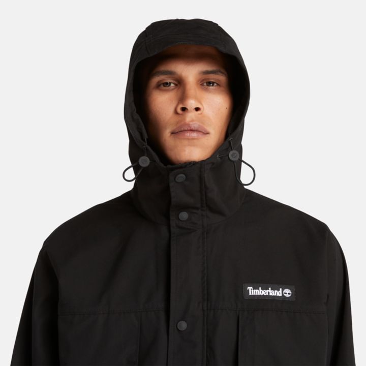 Jaqueta anorak impermeável masculina na cor preta.