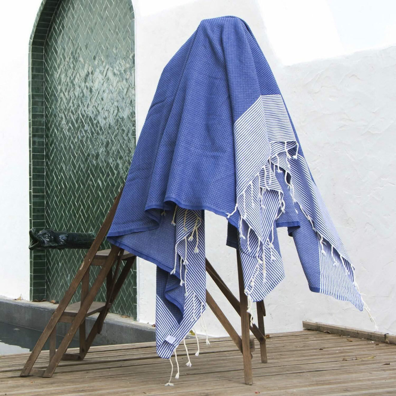 Febronie Fouta Famiglia XXL Nid d'Abeille Ibiza rayure fine bleu grec - 200x200 cm