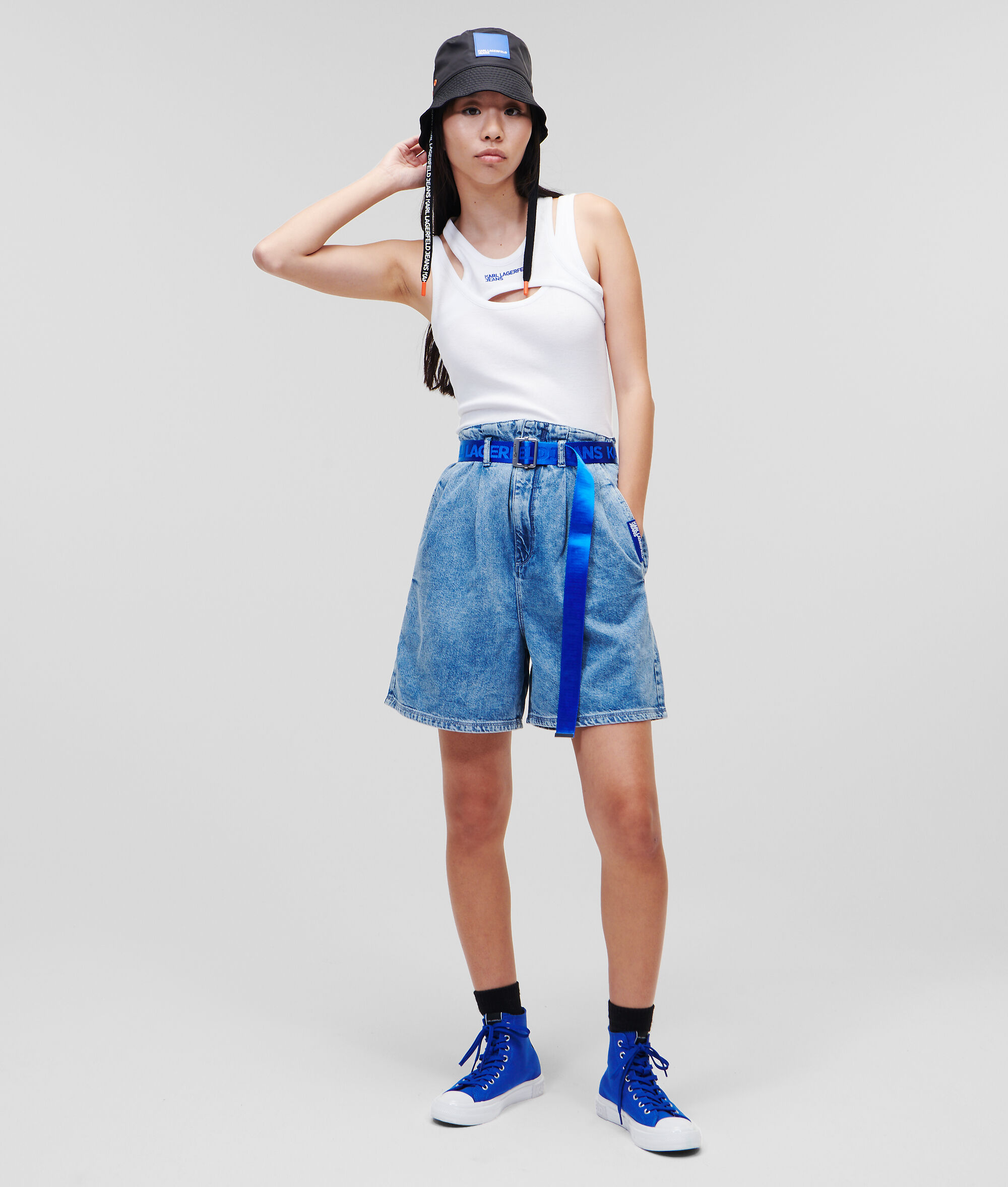 SHORT EN JEAN AVEC CEINTURE KLJ
