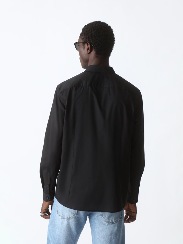 Camisa básica fácil de passar - Preta