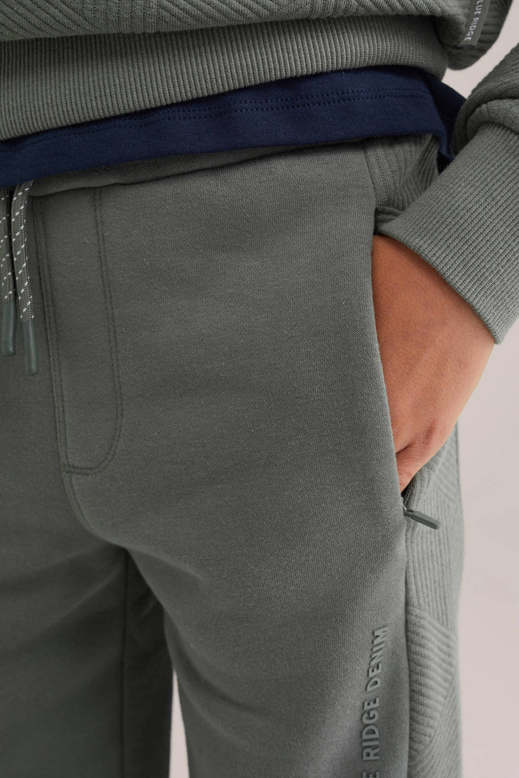 WE Fashion Blue Ridge slim sweatpant grijsgroen