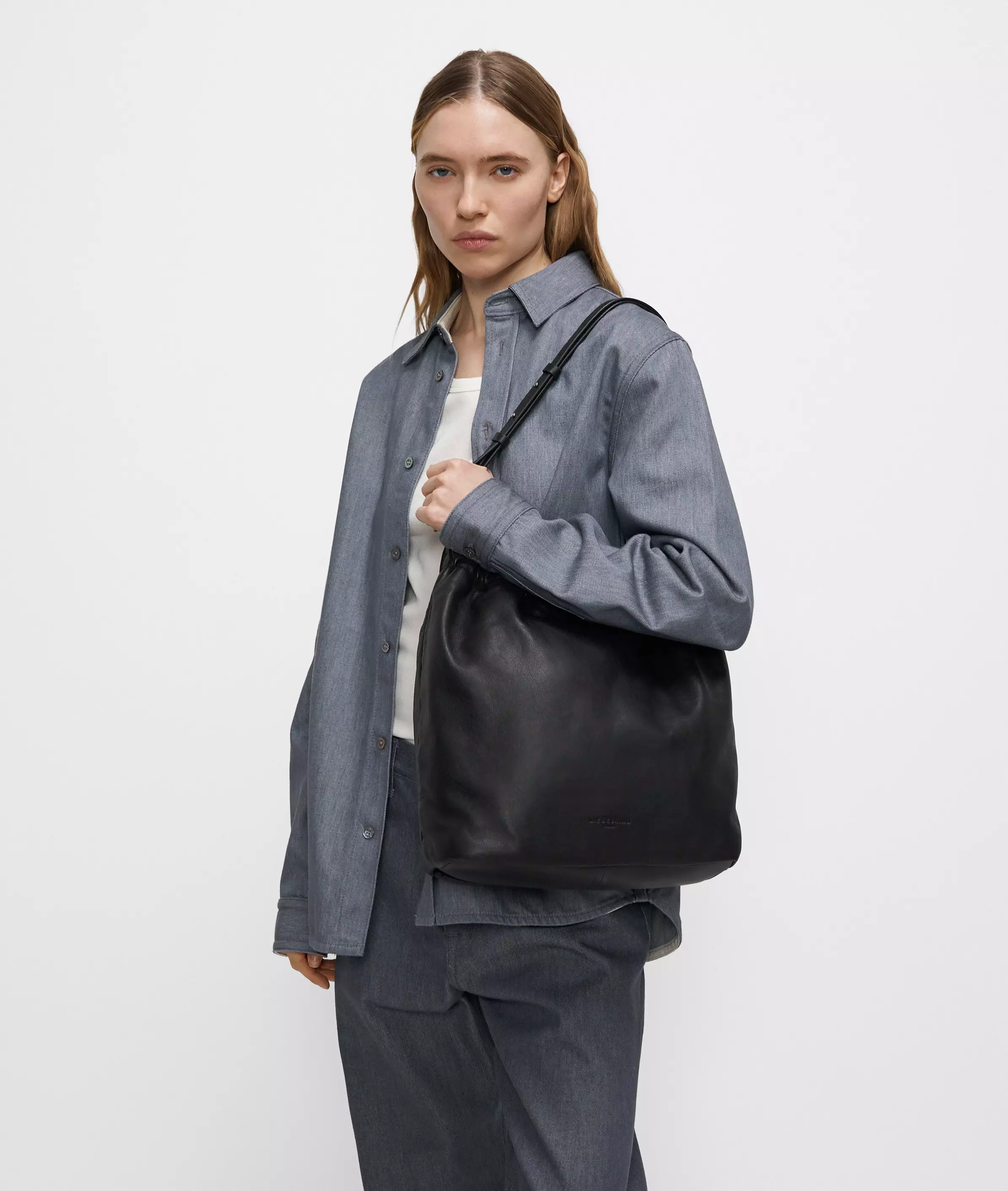 Cloud II Hobo M Spacious hobo bag made from naturally grained leather