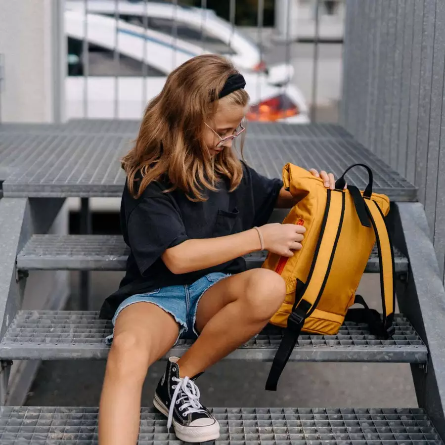 Anna und Oskar Fairer Kinderrucksack Hugo Junior Senfgelb