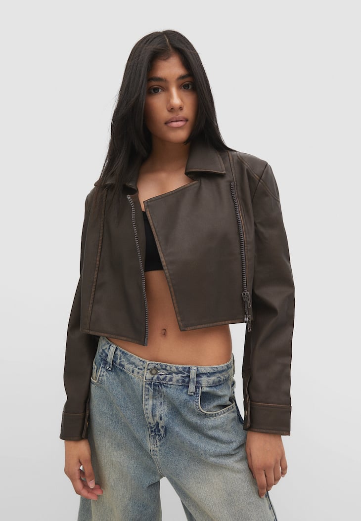 Jaqueta de couro sintético cropped estilo motociclista