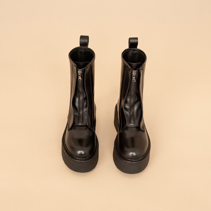 Bottines à plateforme et fermetures frontales  en cuir noir